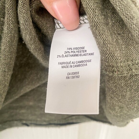 Reitmans - The Relaxed - Olive Green Floral Illustration Cowl Neck Shirt - Picture 3 of 6